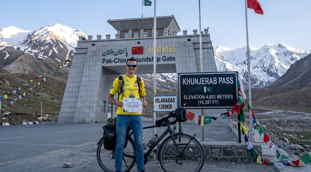 Pakistan’s Mountains Through a Cyclist’s Eyes